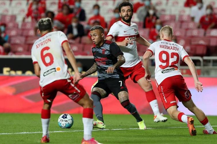 中国九游体育-今夜足总杯焦点战；本菲卡更衣室发声；引发热议；更衣室氛围转暖的简单介绍